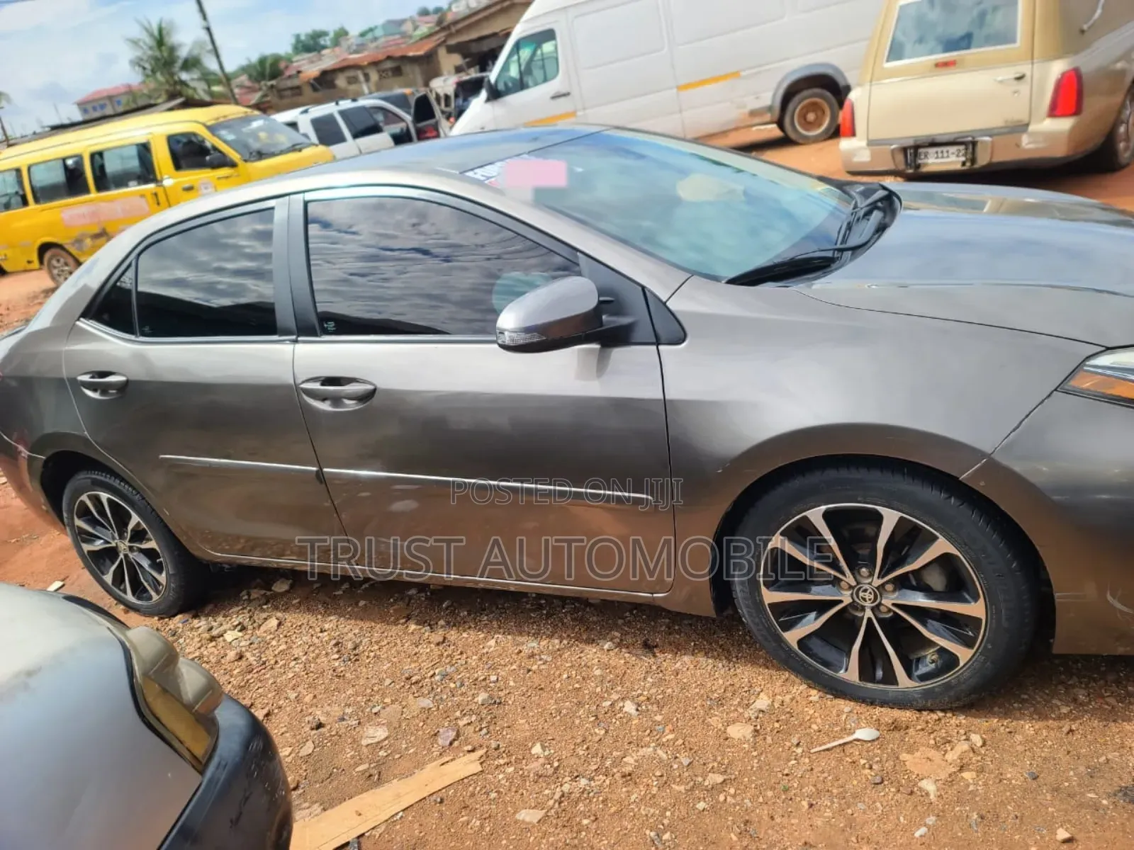 Toyota Corolla SE 4dr Sedan (1.8L 4cyl CVT) 2017 Gray