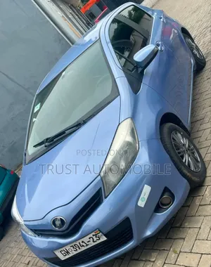 Toyota Vitz 1.3 FWD 5dr 2013 Blue