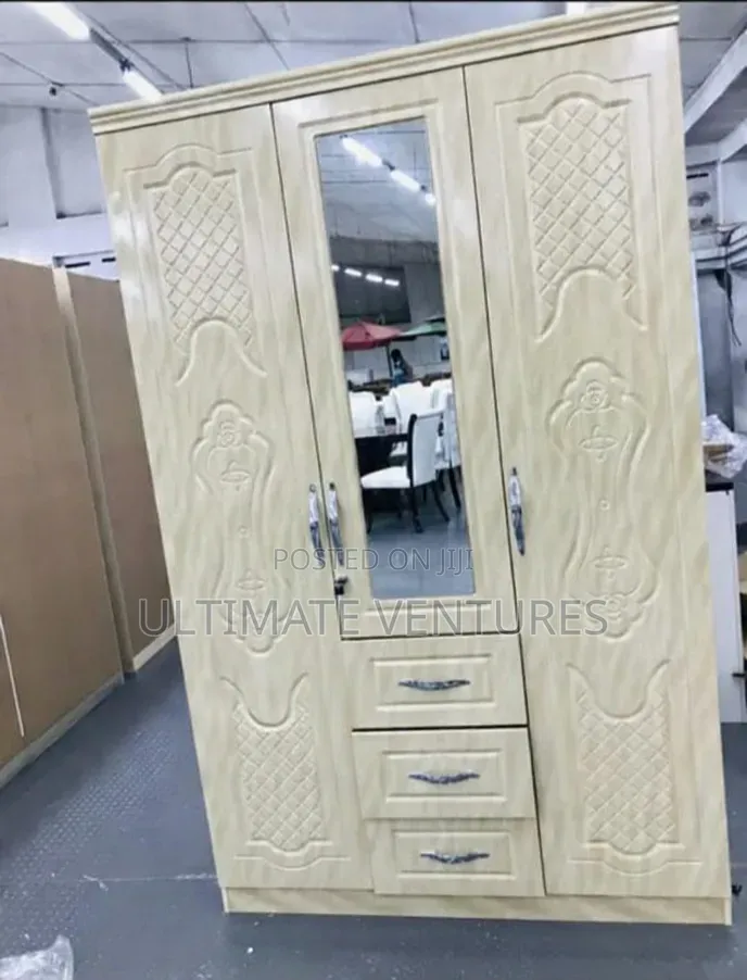Luxurious 4-Door Carved Wardrobe With Mirror Drawers - Cream Finish
