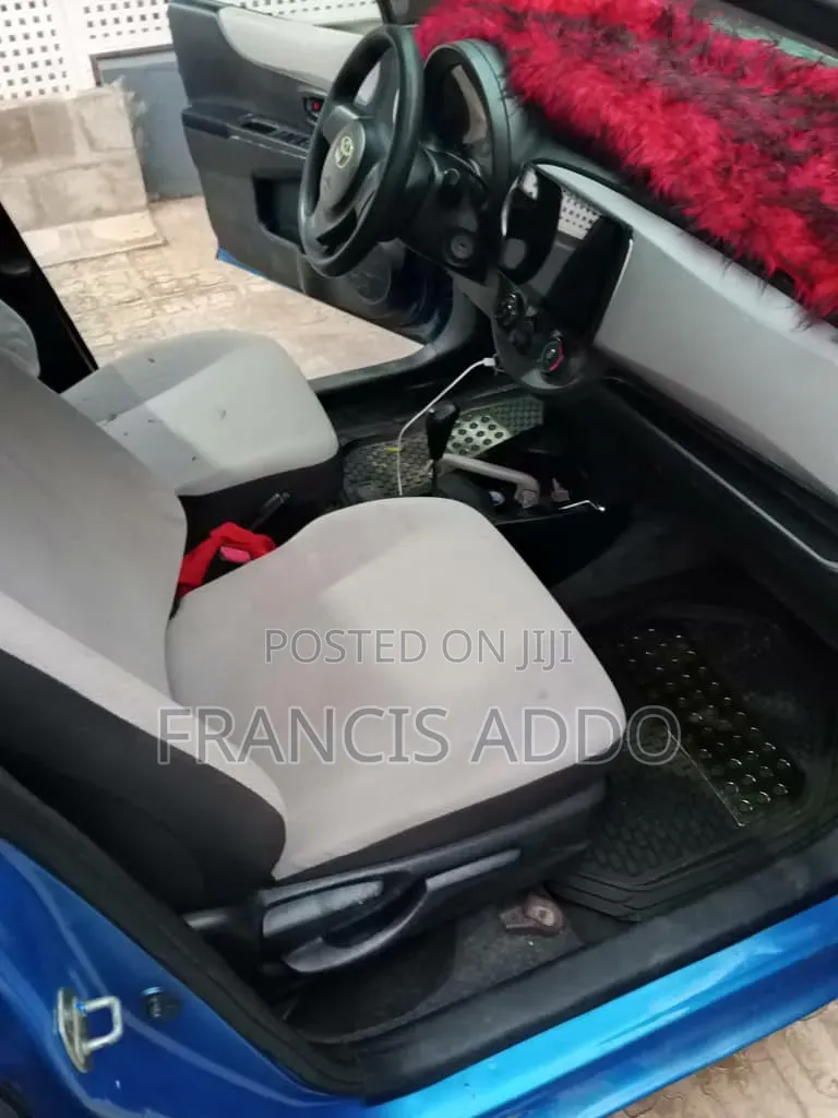 Toyota Vitz 2012 Blue