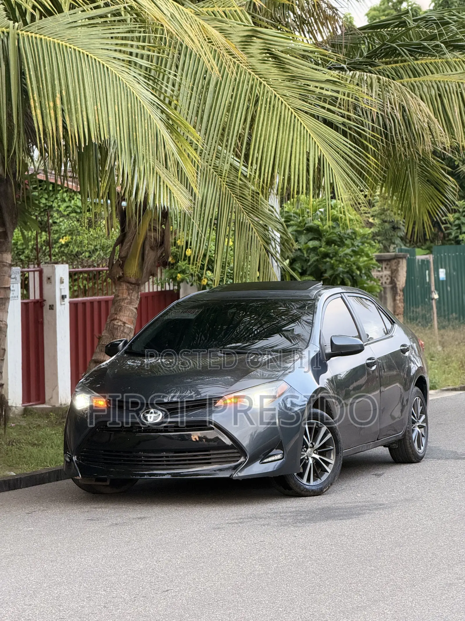 Toyota Corolla LE Eco (1.8L 4cyl 2A) 2019 Gray