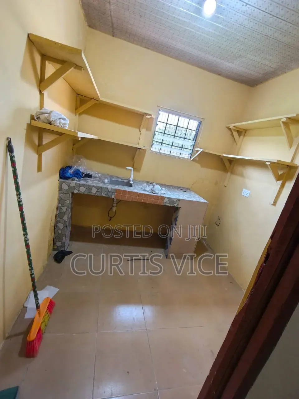 1bdrm Bedsitter in Curtis'S Estate, Mallam for rent