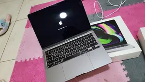 Laptop Apple MacBook Pro 2022 M2 8GB Apple M2 SSD 256GB