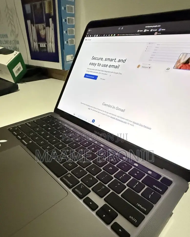 Laptop Apple MacBook Pro 2022 M2 8GB Apple M2 SSD 256GB