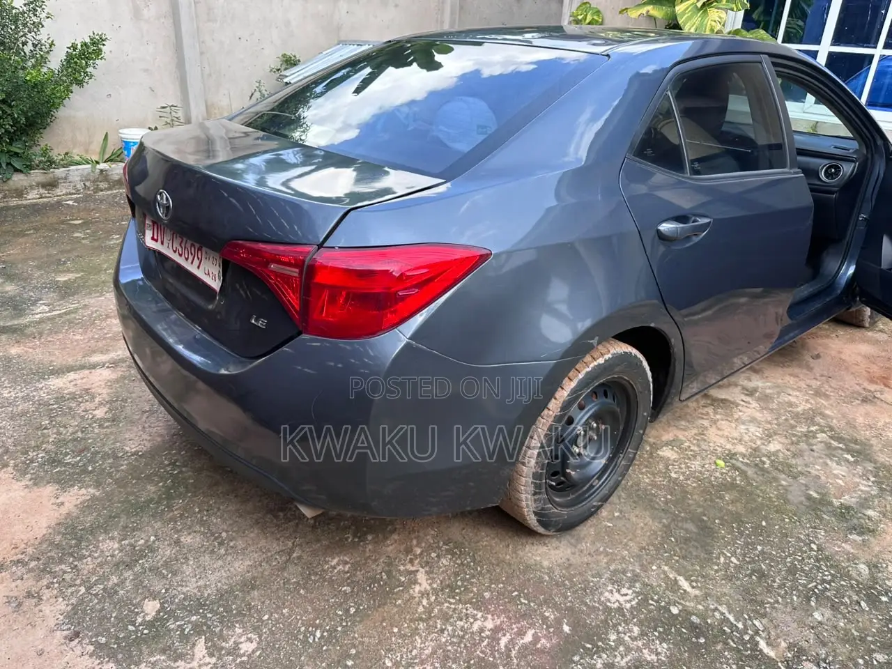 Toyota Corolla LE (1.8L 4cyl 2A) 2019 Gray