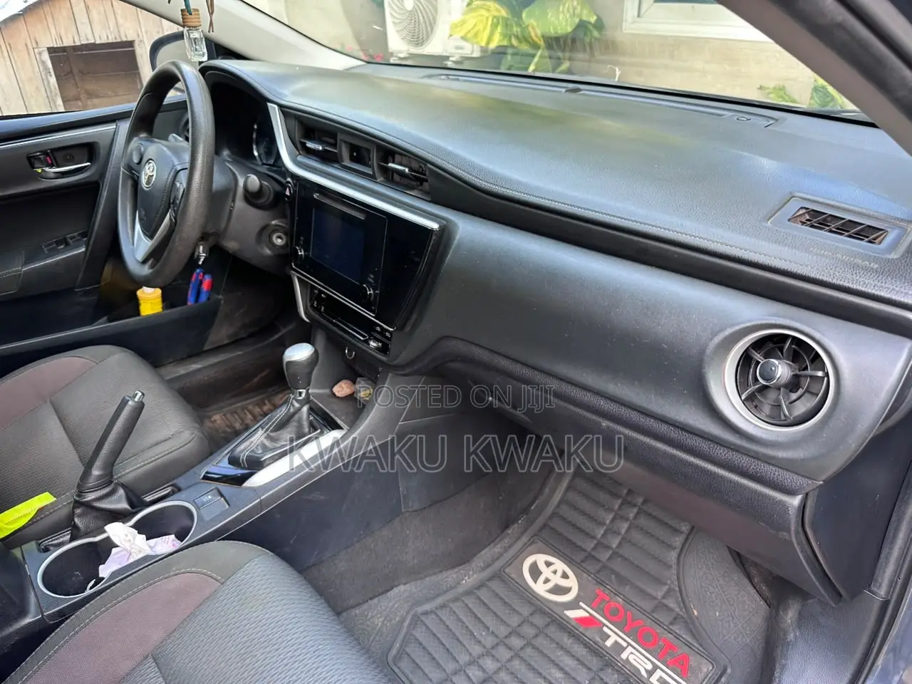 Toyota Corolla LE (1.8L 4cyl 2A) 2019 Gray