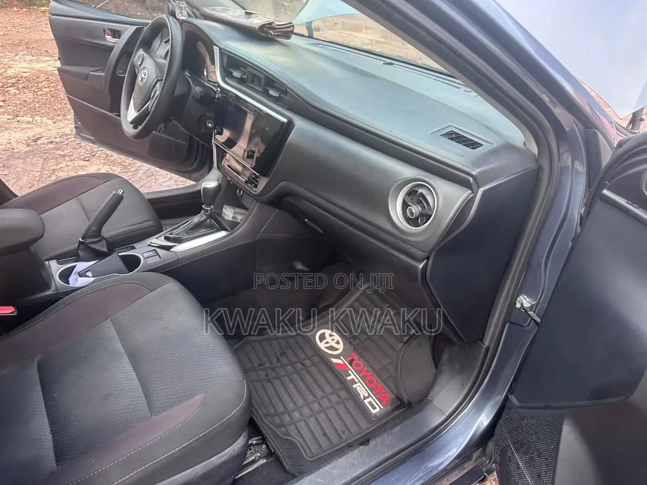 Toyota Corolla LE (1.8L 4cyl 2A) 2019 Gray