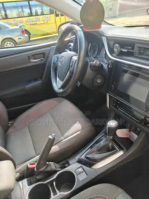 Toyota Corolla LE 4dr Sedan (1.8L 4cyl CVT) 2017 White