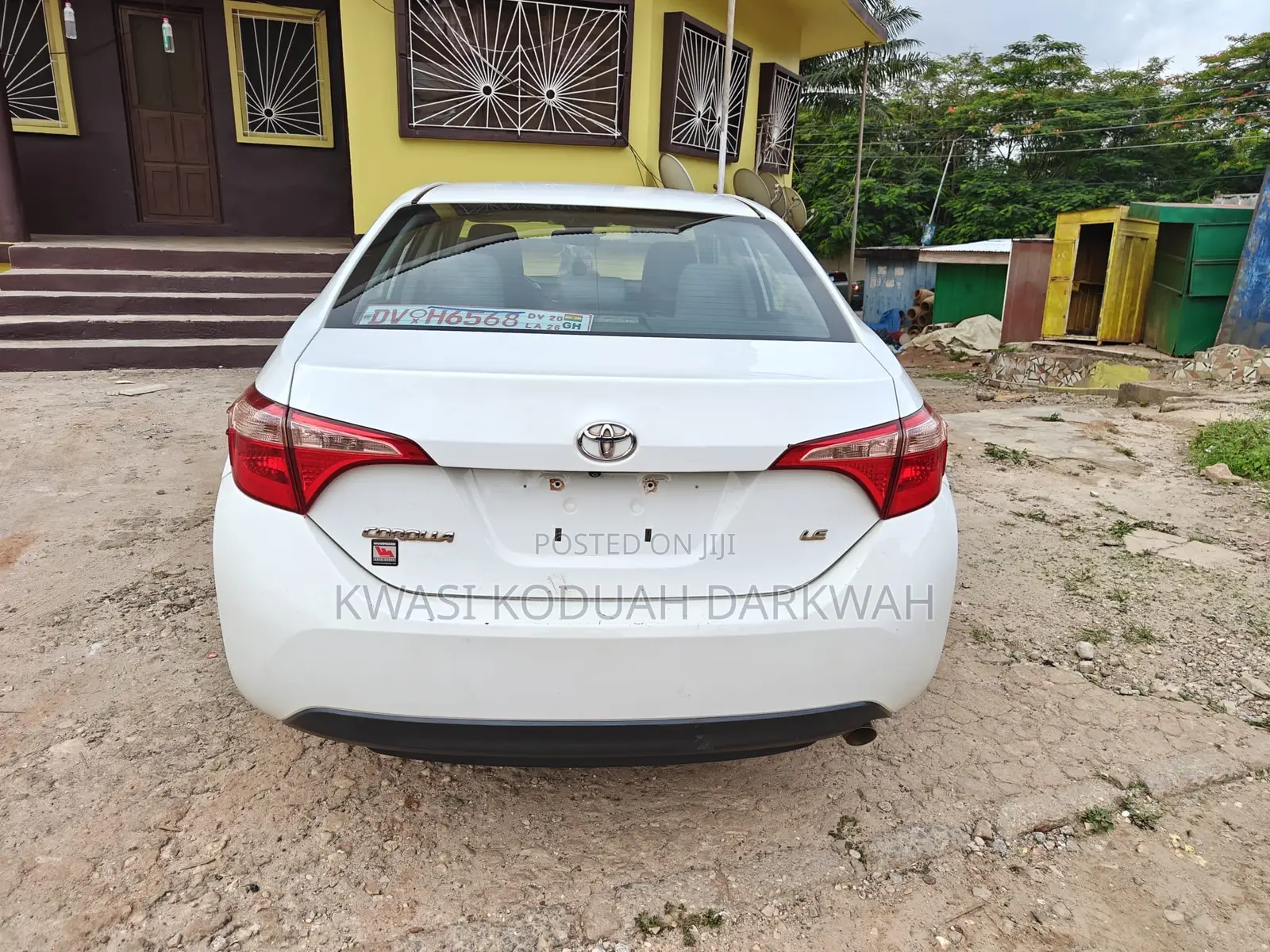 Toyota Corolla LE 4dr Sedan (1.8L 4cyl CVT) 2017 White