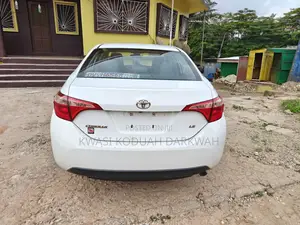 Toyota Corolla LE 4dr Sedan (1.8L 4cyl CVT) 2017 White