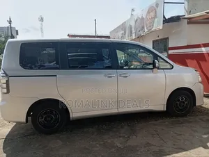 Toyota Voxy 2013 Silver