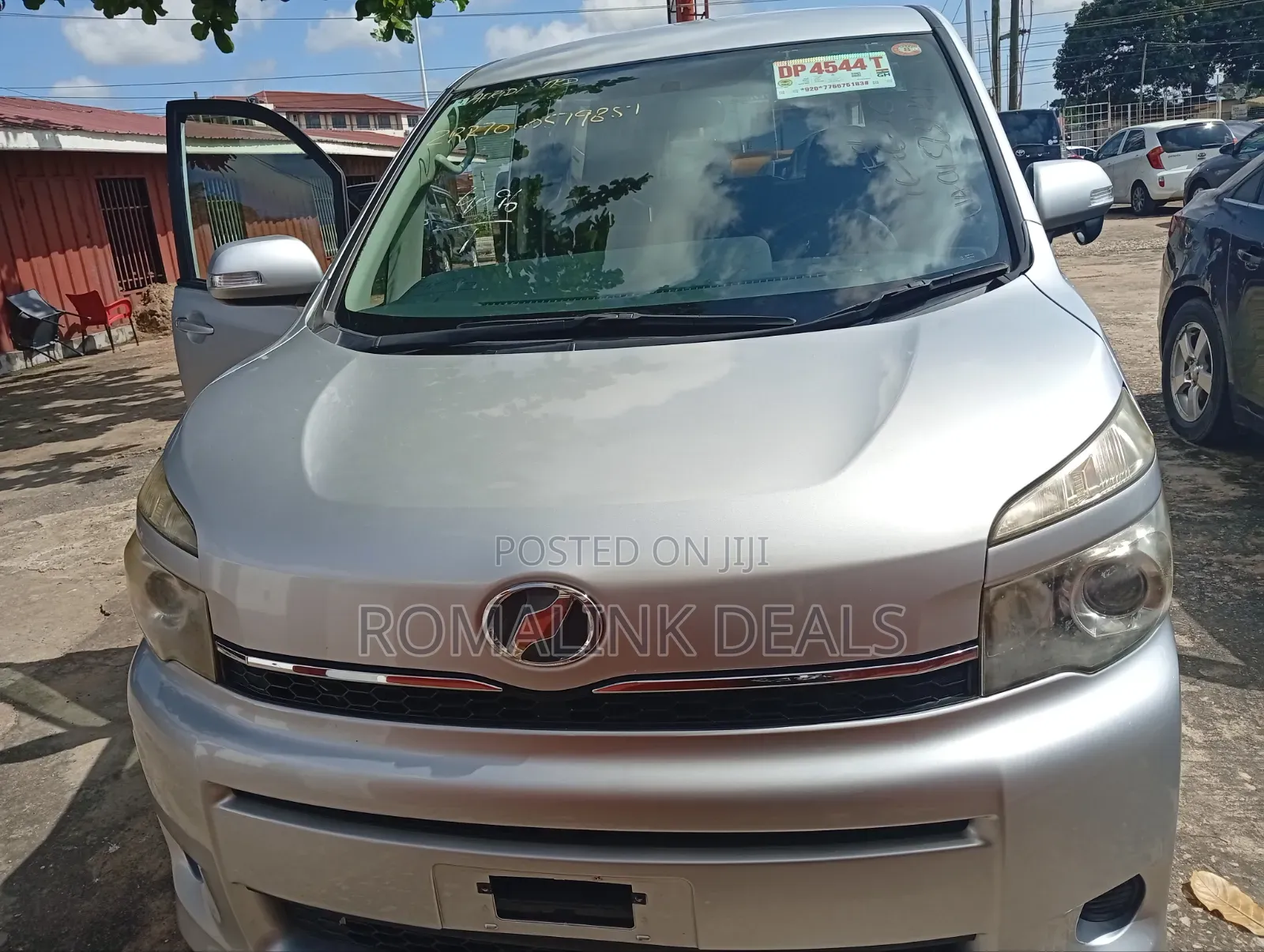 Toyota Voxy 2013 Silver