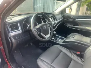 Toyota Highlander LE 4x2 (2.7L 4cyl 6A) 2017 Maroon