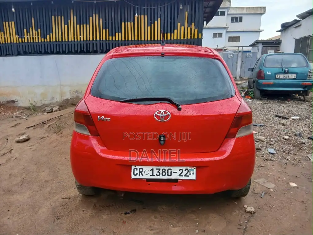 Toyota Vitz 1.0 FWD 5dr 2010 Red