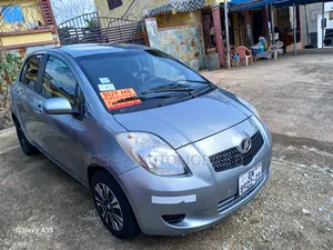Toyota Vitz 1.3 AWD 3dr 2010 Silver