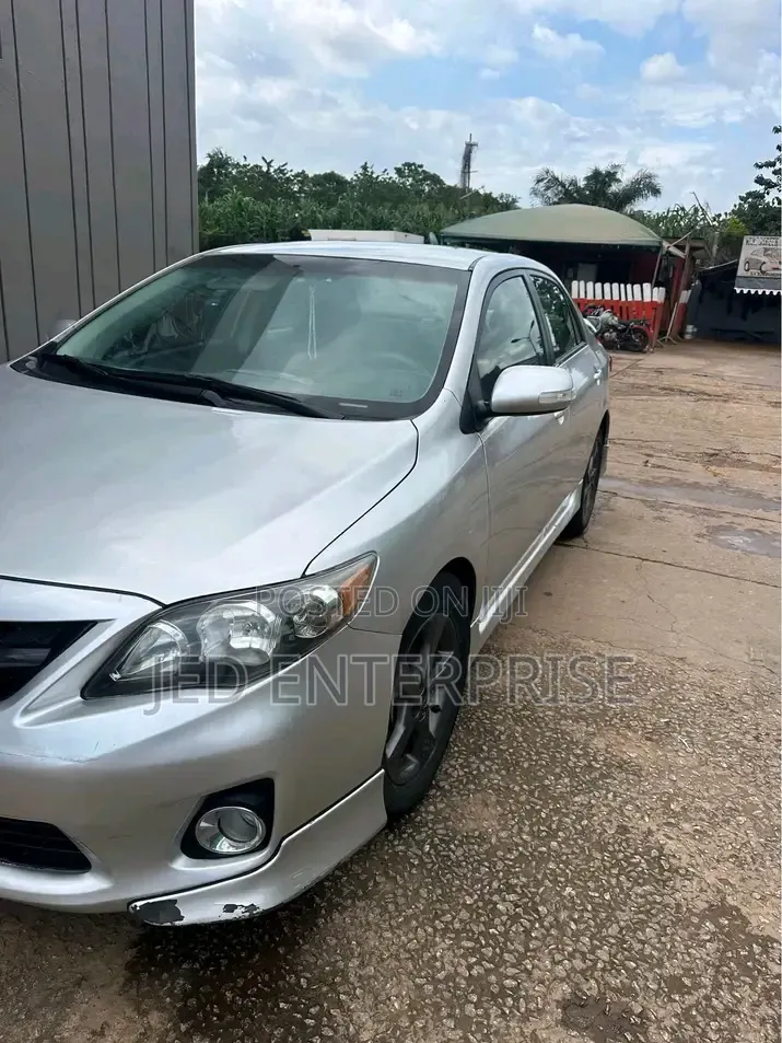 Toyota Corolla 2013 Silver