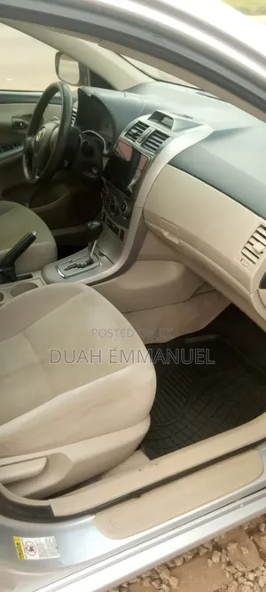 Toyota Corolla LE 4dr Sedan (1.8L 4cyl 4A) 2013 Silver