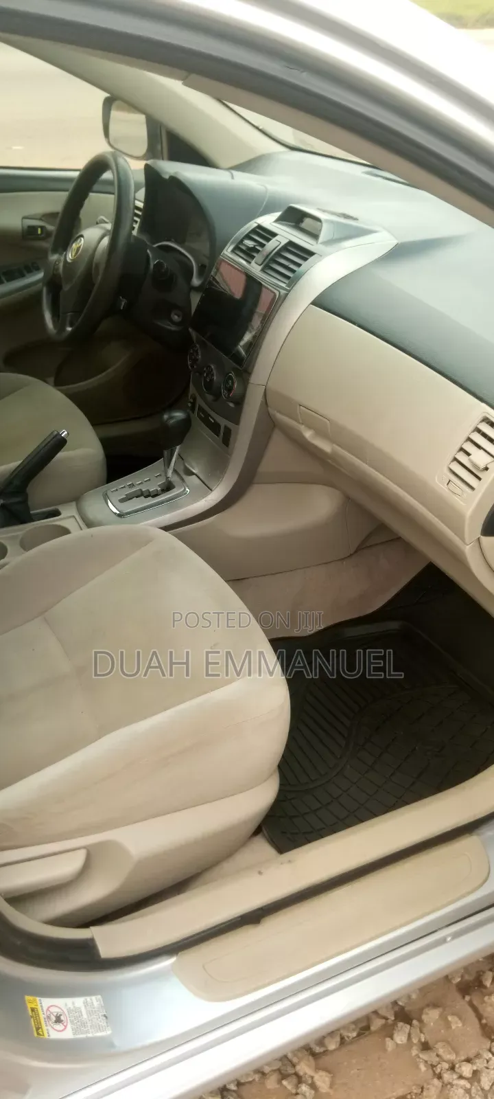 Toyota Corolla LE 4dr Sedan (1.8L 4cyl 4A) 2013 Silver