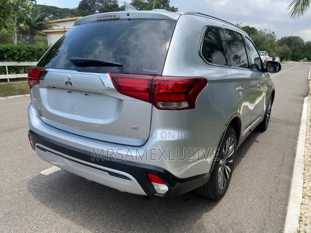 Mitsubishi Outlander PHEV 2021 Silver