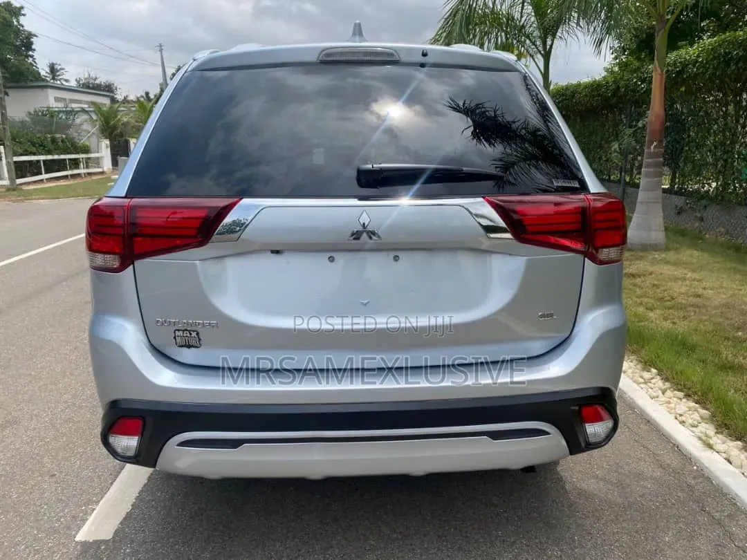 Mitsubishi Outlander PHEV 2021 Silver