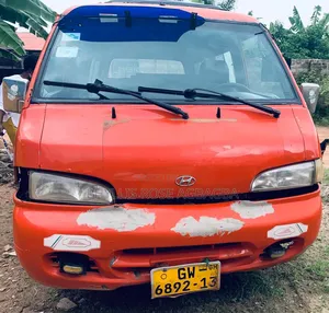 Hyundai H-100 2001 Orange