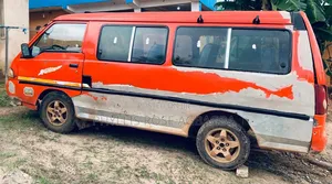 Hyundai H-100 2001 Orange
