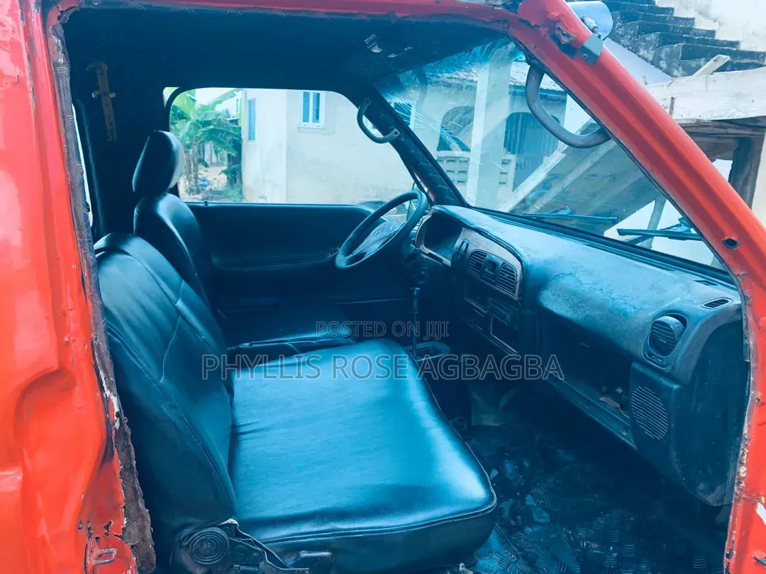 Hyundai H-100 2001 Orange