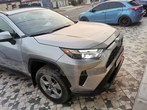 Toyota RAV4 2021 Silver