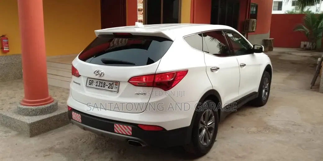 Hyundai Santa Fe 2016 White