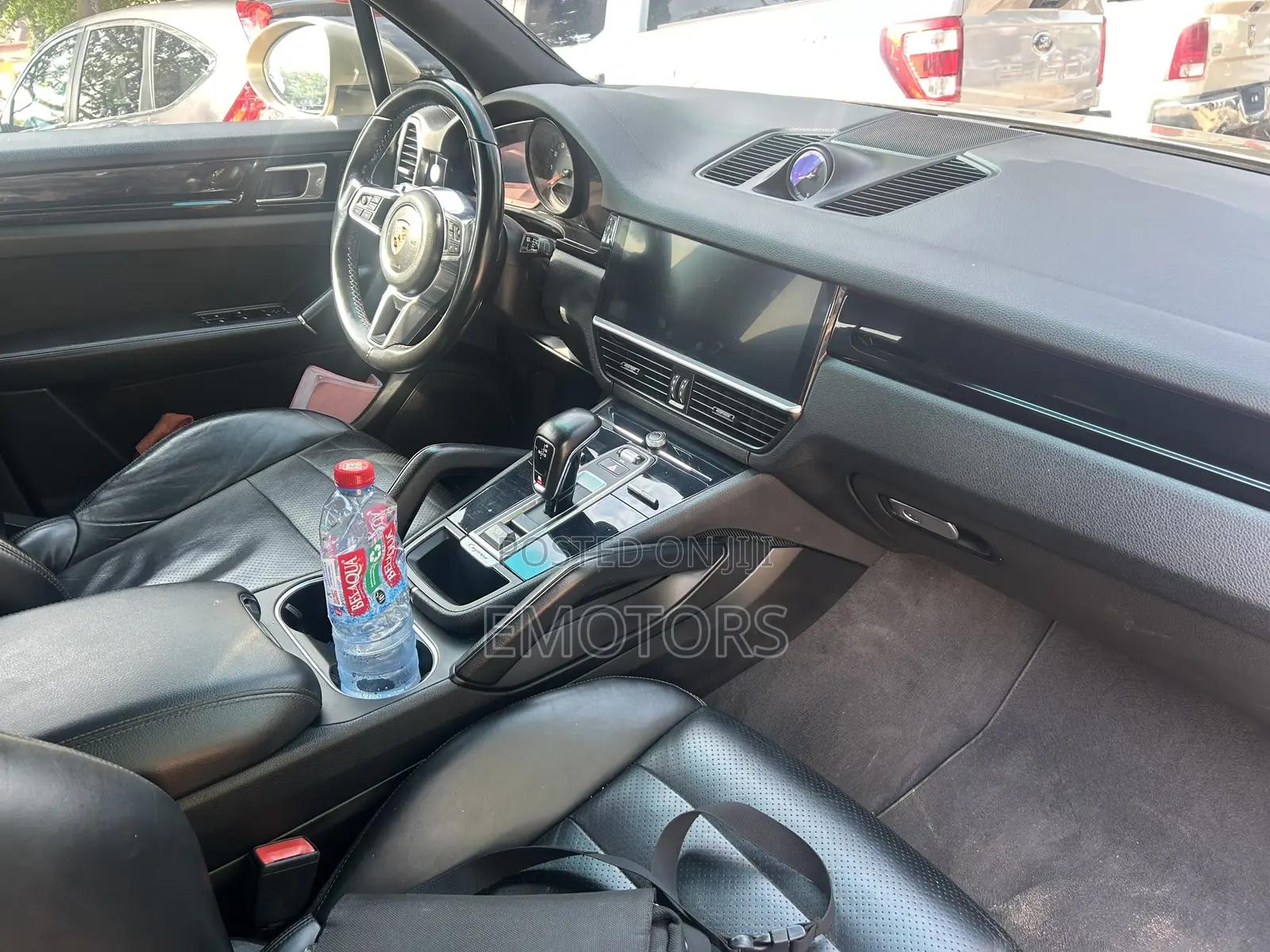 Porsche Cayenne Base AWD 2020 Brown