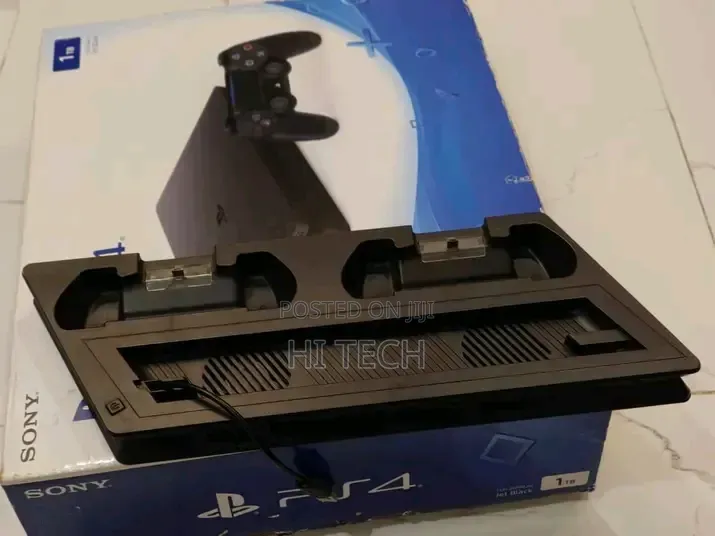 Play Station 4 Slim