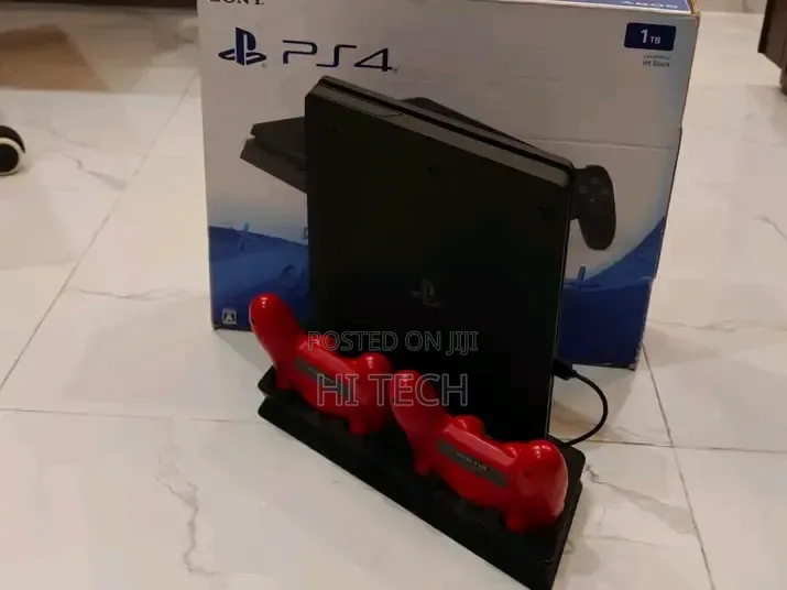 Play Station 4 Slim