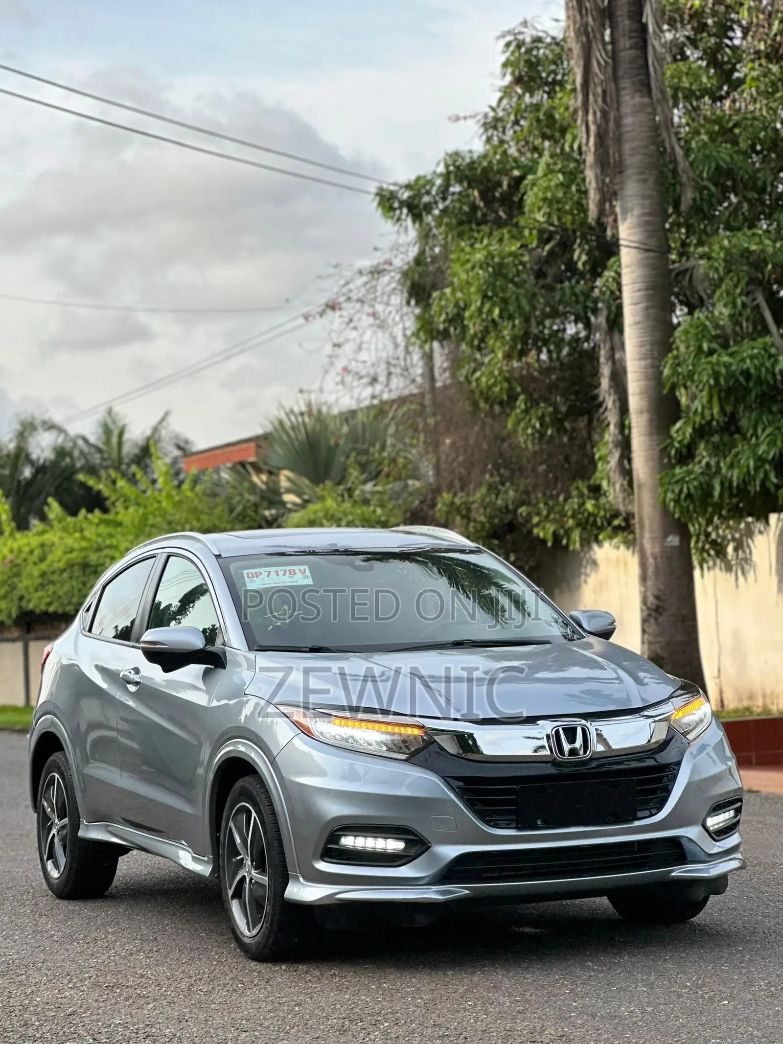 Honda HR-V Touring AWD 2019 Silver