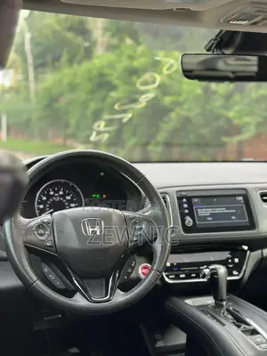 Honda HR-V Touring AWD 2019 Silver