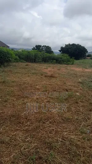 One Plot of Land for Sale in Amrahia