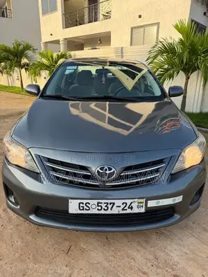 Toyota Corolla LE 4dr Sedan (1.8L 4cyl 4A) 2013 Gray
