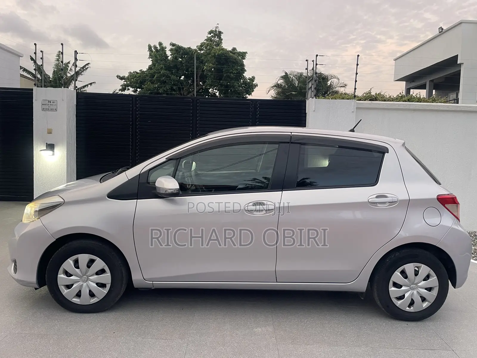 Toyota Vitz 1.3 AWD 5dr 2013 Silver