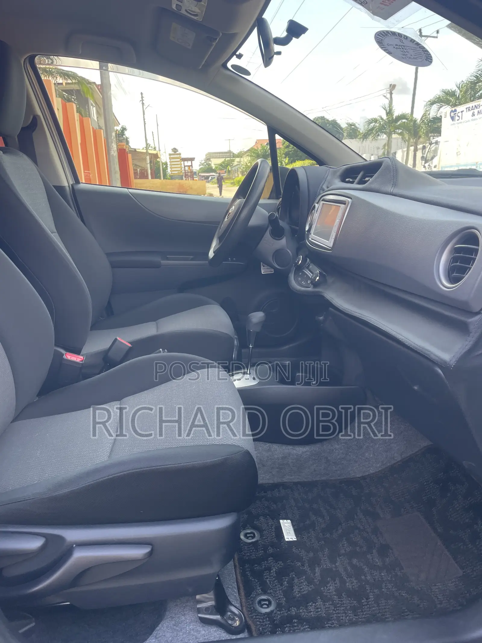 Toyota Vitz 1.3 AWD 5dr 2013 Silver
