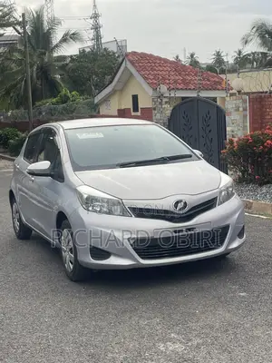 Toyota Vitz 1.3 AWD 5dr 2013 Silver