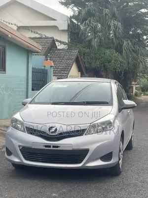 Toyota Vitz 1.3 AWD 5dr 2013 Silver