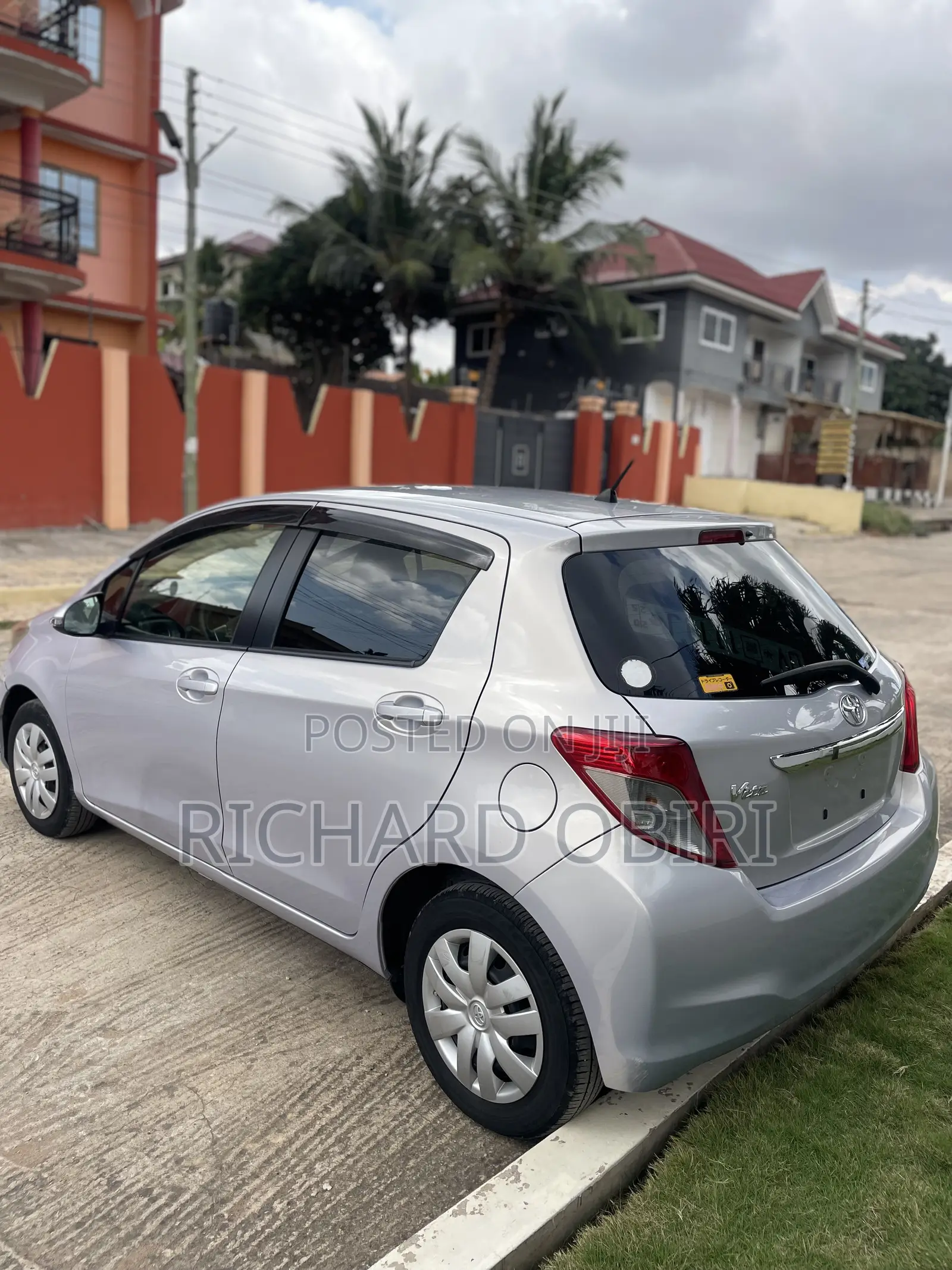 Toyota Vitz 1.3 AWD 5dr 2013 Silver
