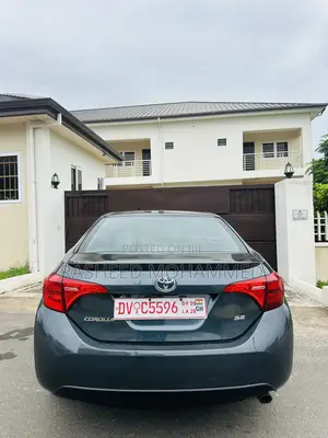 Toyota Corolla SE (1.8L 4cyl 6M) 2018 Gray