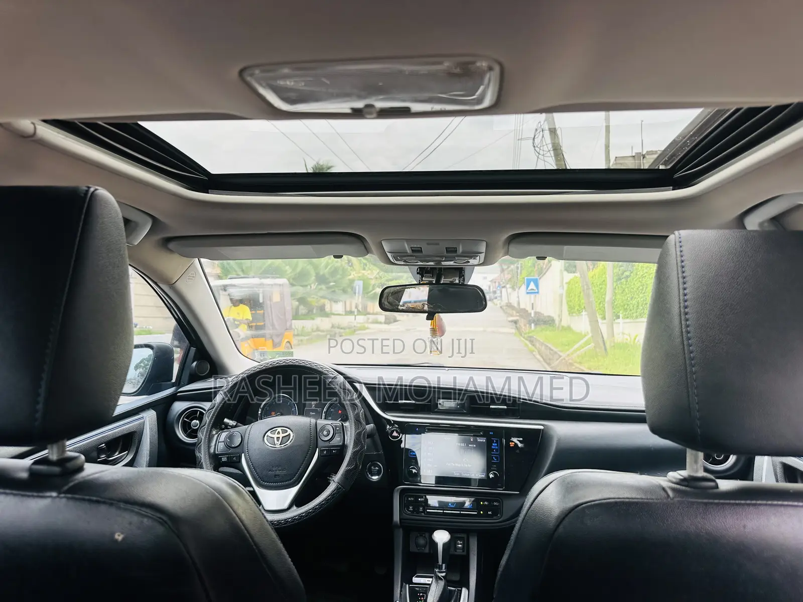 Toyota Corolla SE (1.8L 4cyl 6M) 2018 Gray