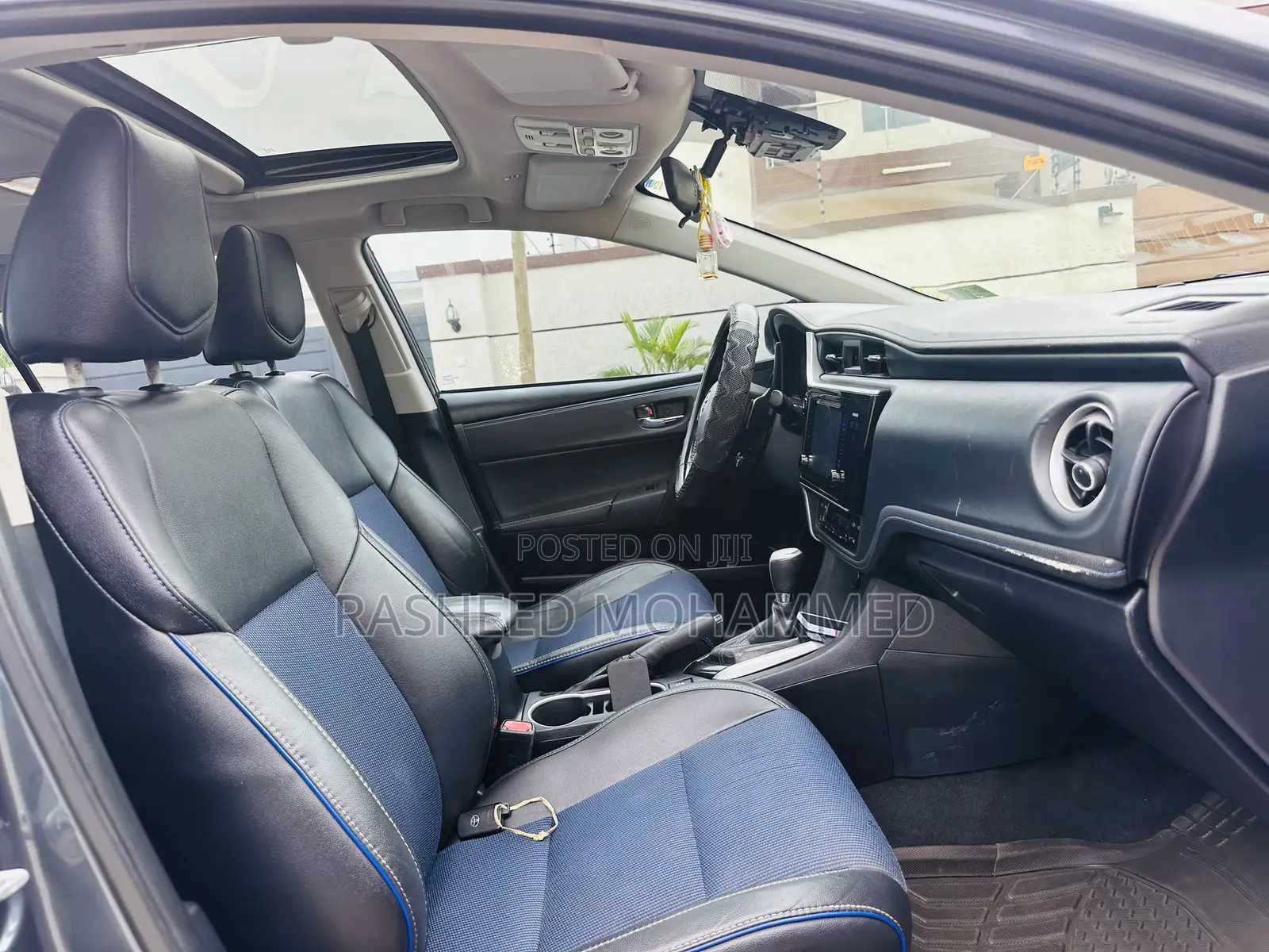 Toyota Corolla SE (1.8L 4cyl 6M) 2018 Gray