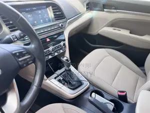 Hyundai Elantra 2019 White