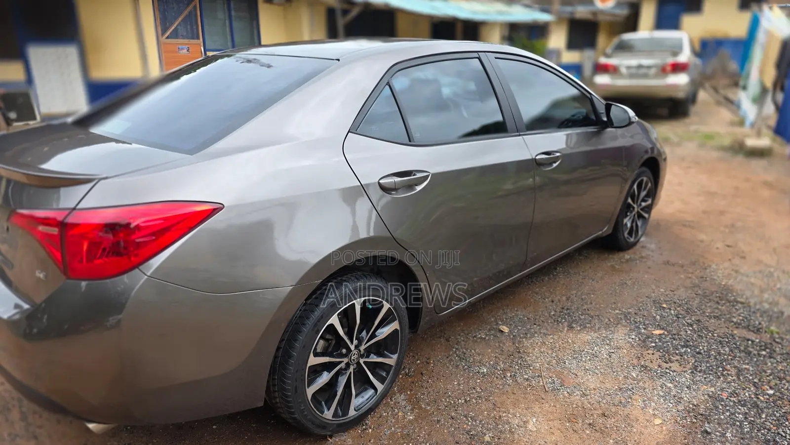 Toyota Corolla SE (1.8L 4cyl 6M) 2018 Brown