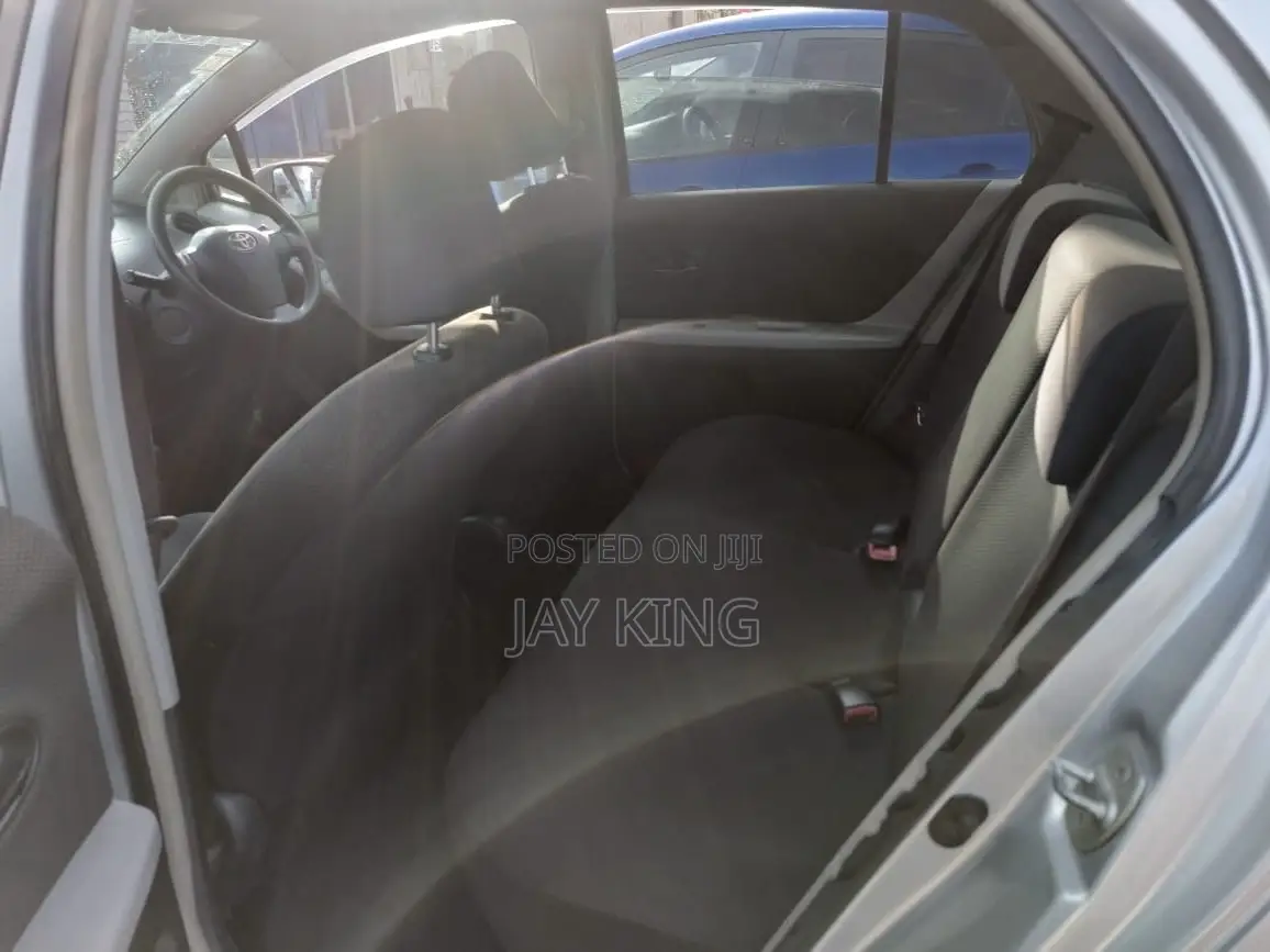 Toyota Corolla 2010 Silver