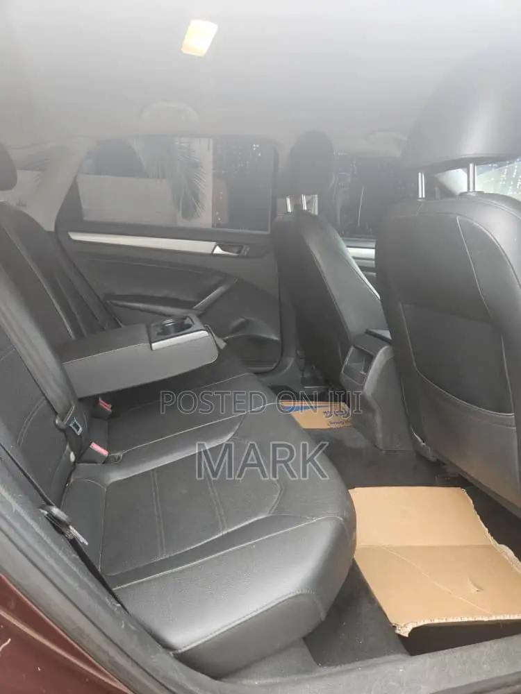 Volkswagen Passat 2014 Brown