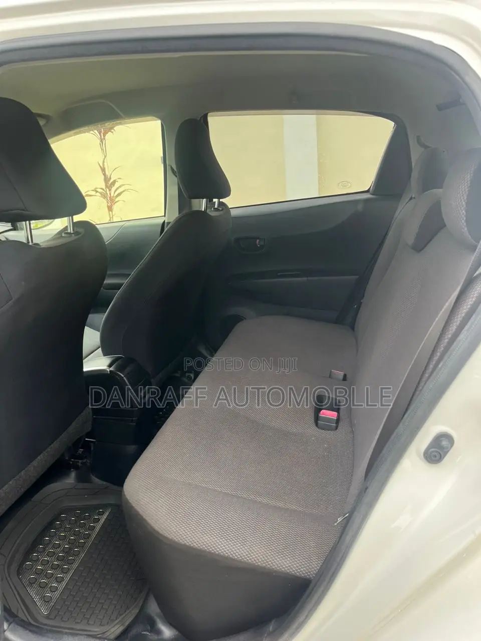 Toyota Vitz 1.3 AWD 3dr 2013 White