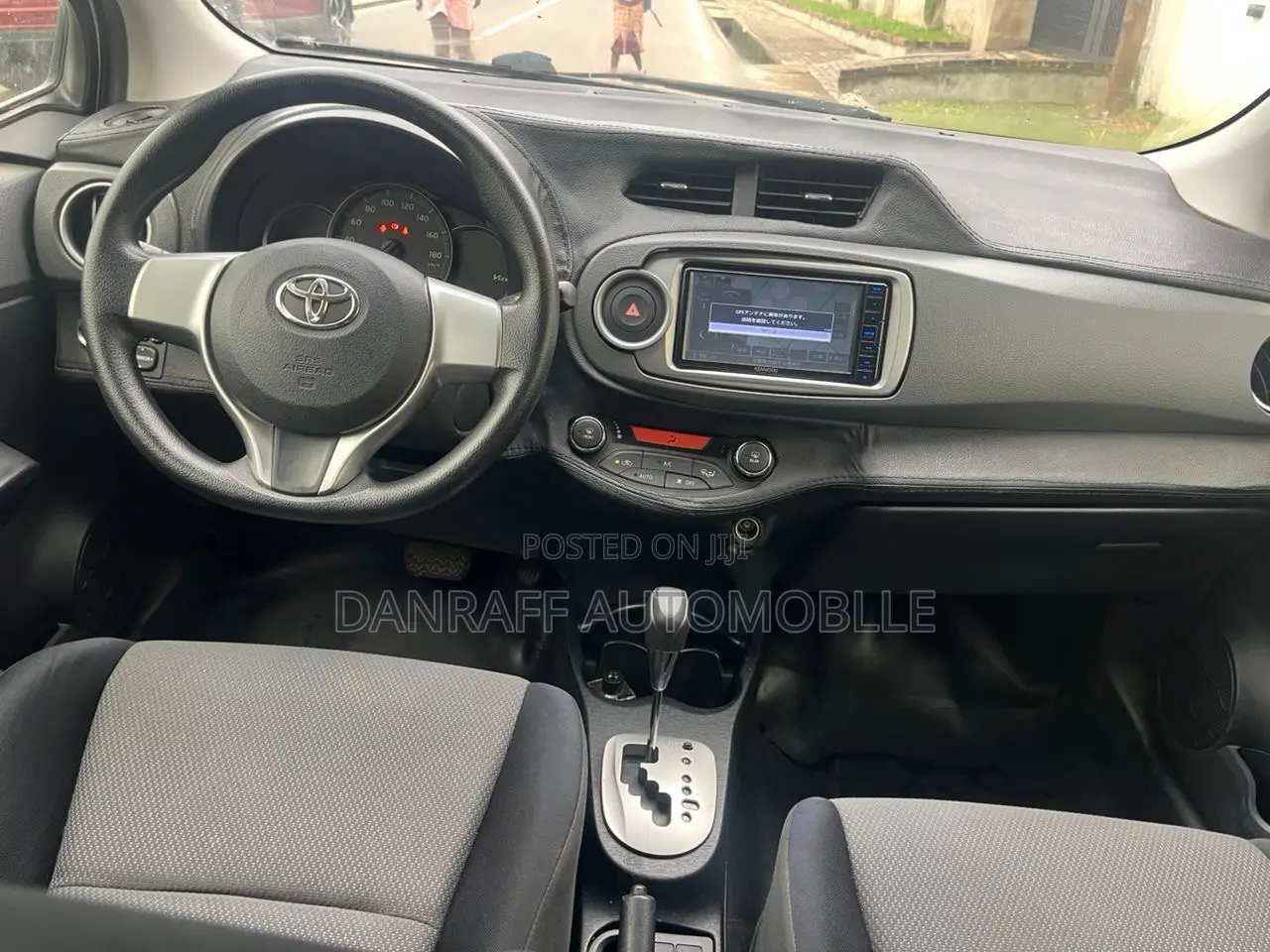 Toyota Vitz 1.3 AWD 3dr 2013 White